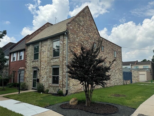 Building Photo - 6500 Gambier Ln