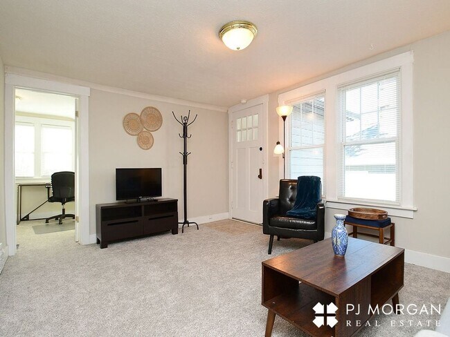 Building Photo - 5022I