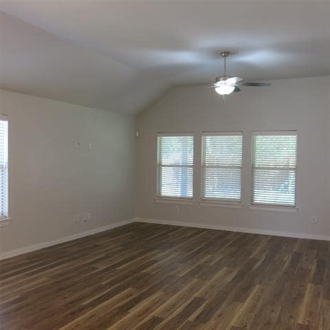 Building Photo - 2811 Willow Ln