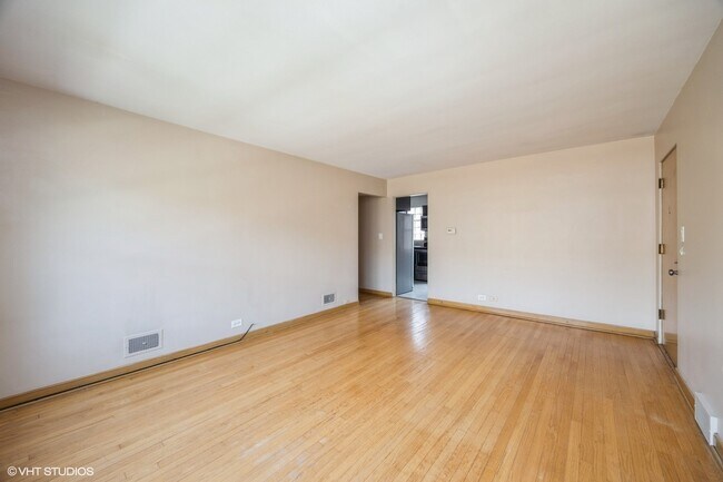 Foto del edificio - 3024 Harlem Ave