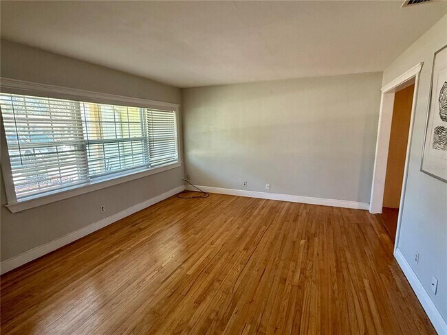 Foto del edificio - 4313 S Hubert Ave