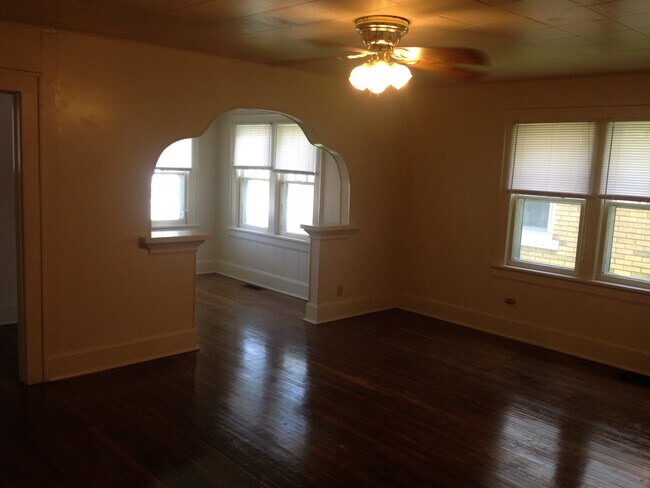 Building Photo - 4/BR House Steps Away From MSU Campus!