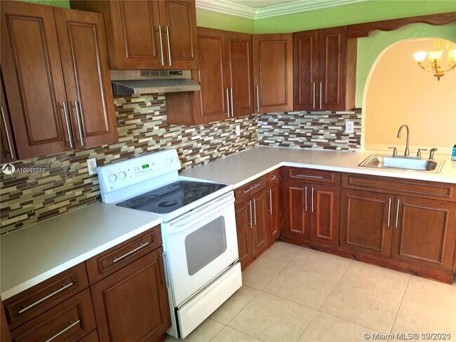 Foto del edificio - 15980 NW 2nd Ave