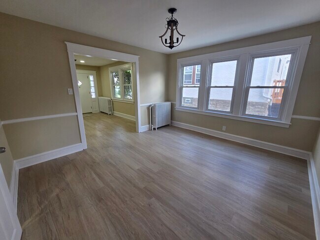 Foto del edificio - 2450 Mansfield Ave