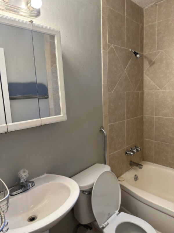 Foto del edificio - 346 S Skyline Dr