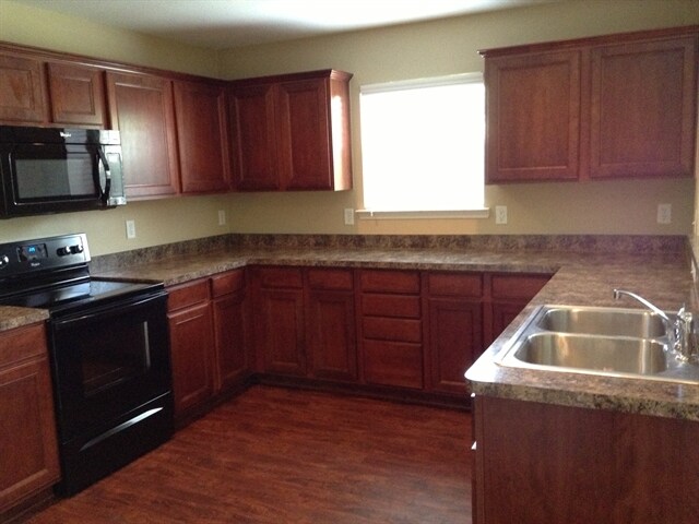 Building Photo - 10405 Hideaway Trl