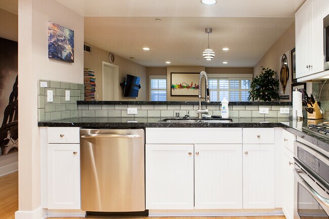 Kitchen - 1951 N Beachwood Dr