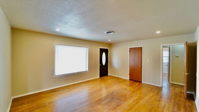 Building Photo - COMING SOON FOR LEASE! 3 BR - 2 BA Home wi...