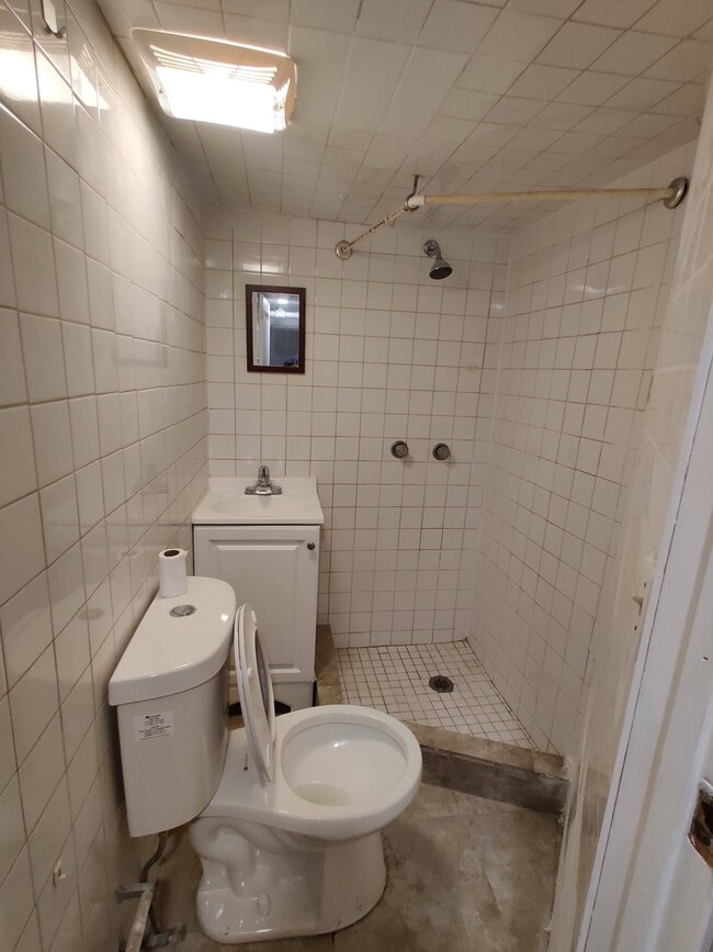 Building Photo - 10906 95th Ave