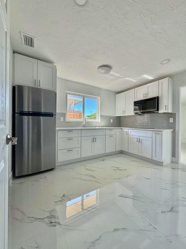 Foto principal - 2826 Floral Rd