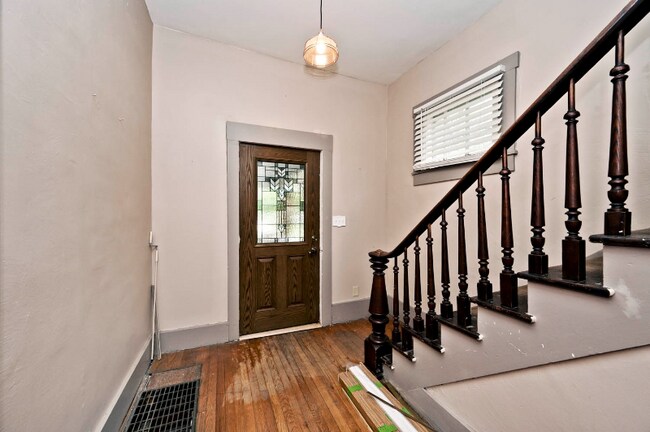 Building Photo - 269 N Vine St