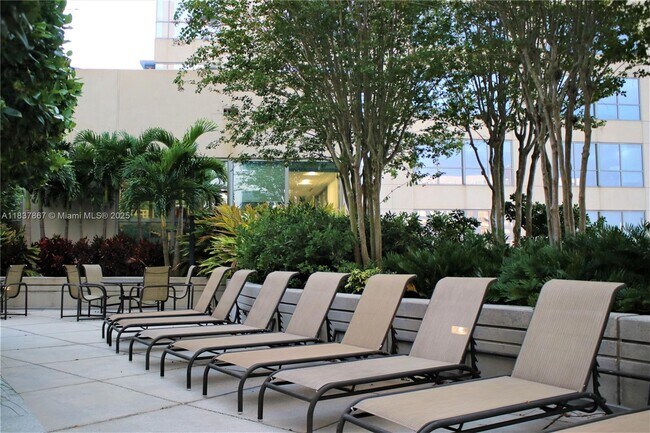 Foto del edificio - 155 S Court Ave
