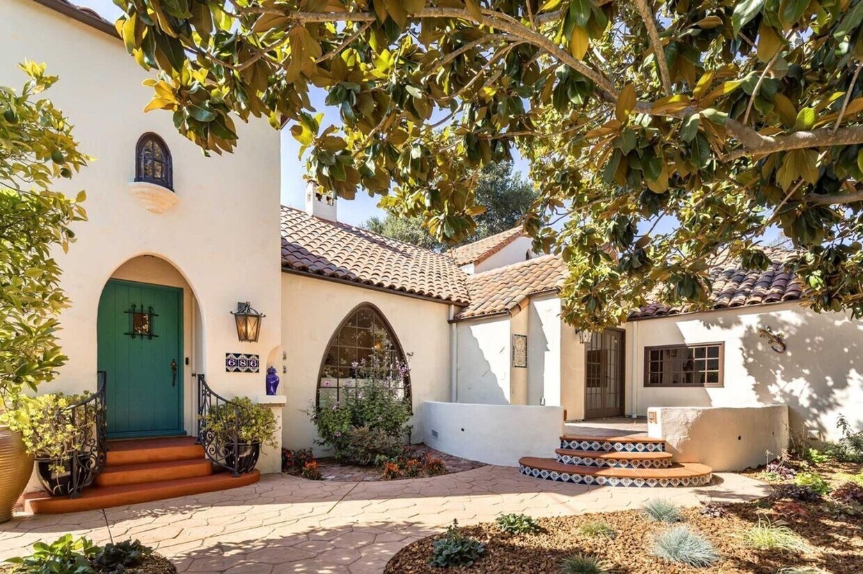 Primary Photo - 686 Matadero Ave