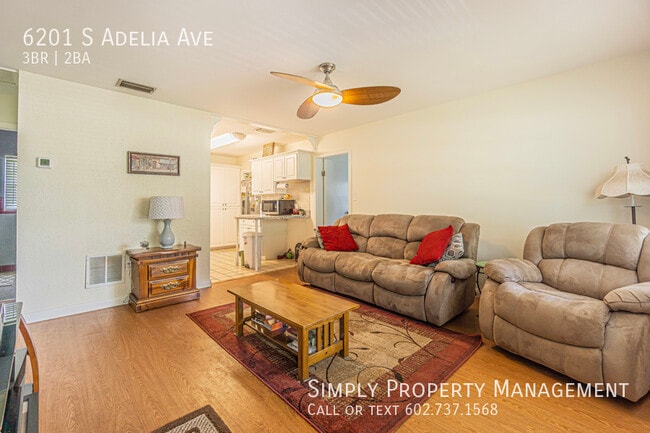 Building Photo - 3 Bedroom 2 bathroom home in Tampa!