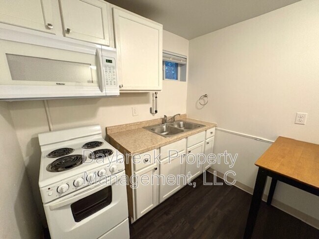 Foto del edificio - 611 9th Ave N