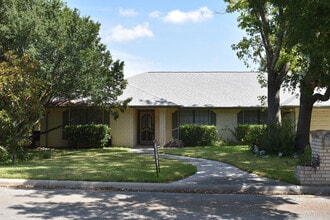 Building Photo - 1511 Wild Ridge Dr