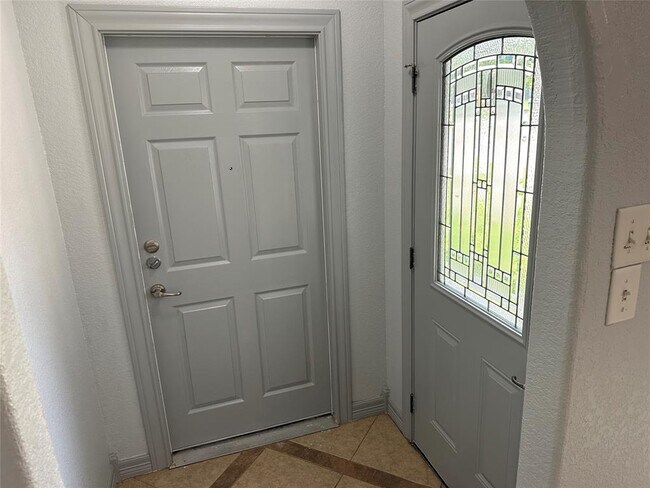 Foto del edificio - 2743 Maple Tree Rd