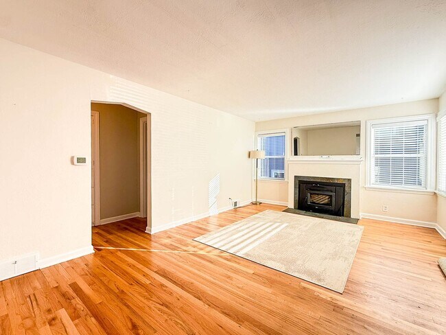 Foto del edificio - Beautiful Home in Convenient Northgate Location