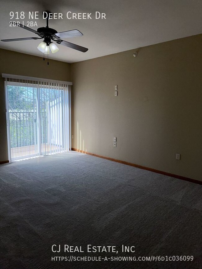 Building Photo - 918 NE Deer Creek Dr