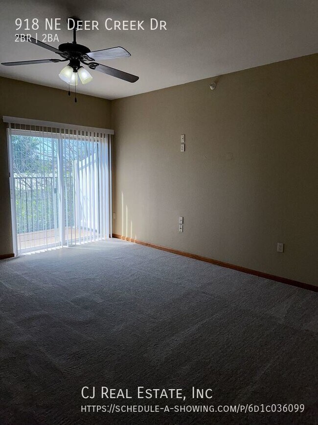 Foto del edificio - 918 NE Deer Creek Rd