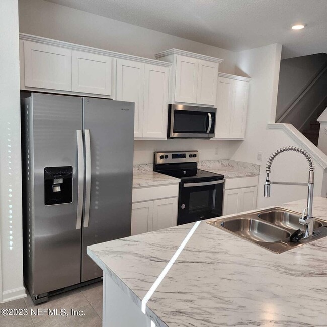 Building Photo - 8409 Zenith Cir