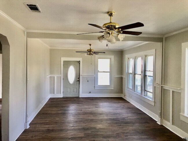 Building Photo - $500 OFF FIRST MONTH'S RENT-COMPLETE REMOD...