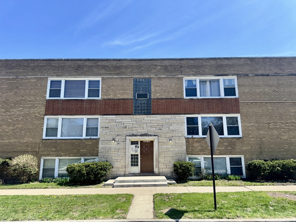 Primary Photo - 7325 S Kingston Ave