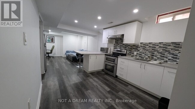 Building Photo - 95 Medland Ave