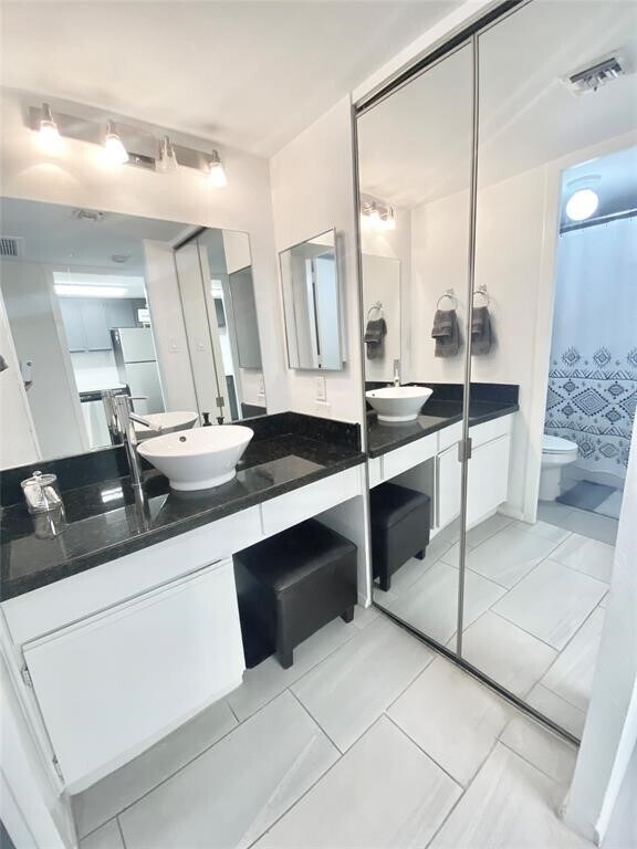 Building Photo - 2016 Main St