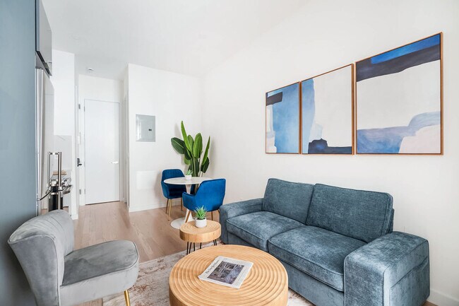 Foto del edificio - 319 E 14th St