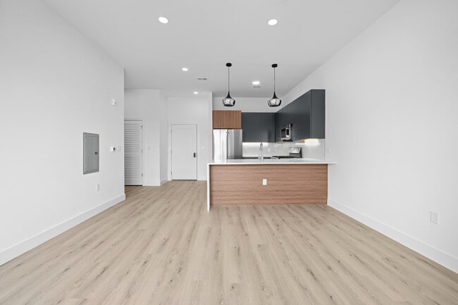 Building Photo - Baypark Bayonne