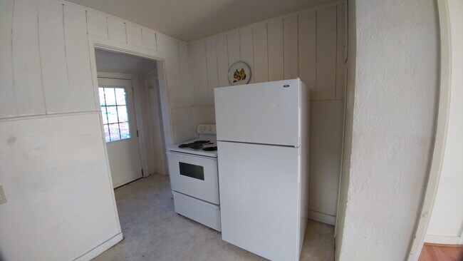 Foto del edificio - 2 bedroom, 1 bath- House