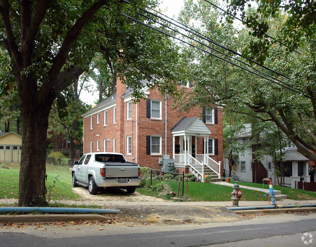 Foto del edificio - 7209 Flower Ave