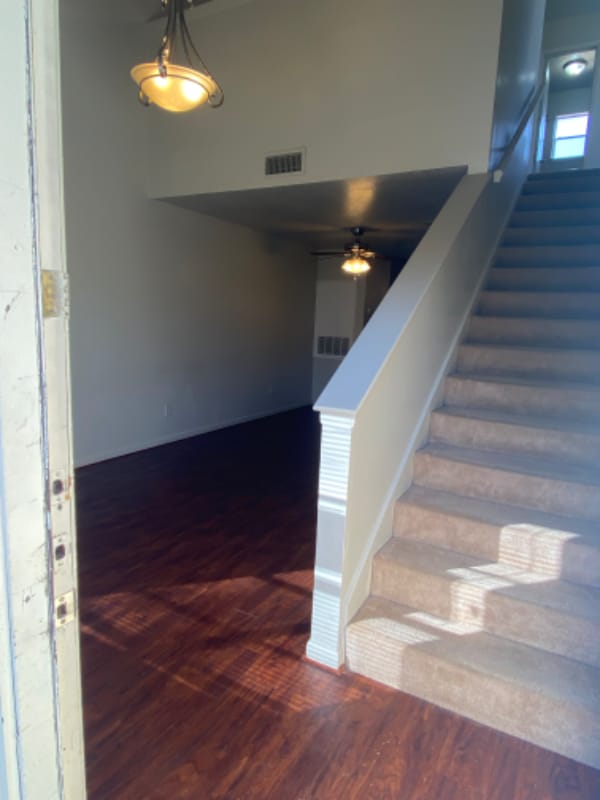 Building Photo - 402 Summer Ct
