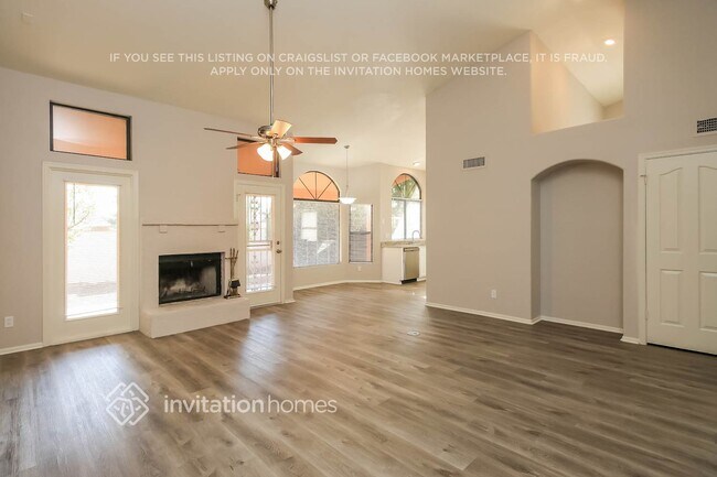Foto del edificio - 213 N Honeysuckle Ln
