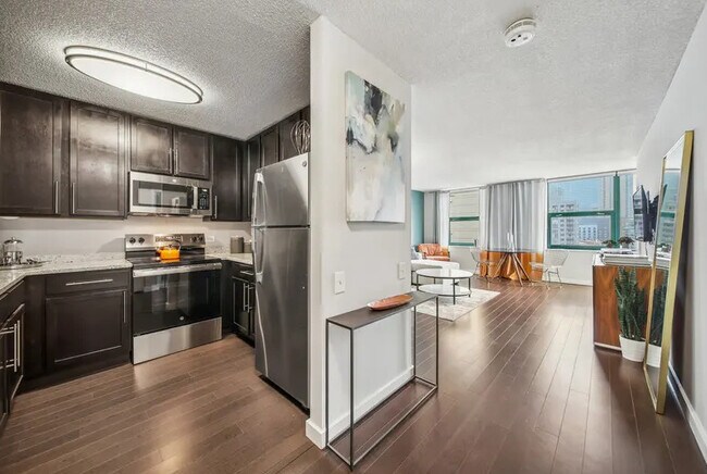 Foto del edificio - 70 W Huron St