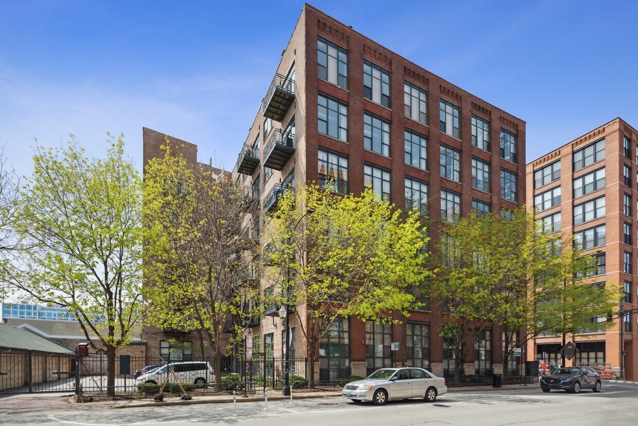 Primary Photo - 701 W Jackson Blvd