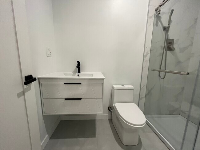 Foto del edificio - 6914 McLaren Ave