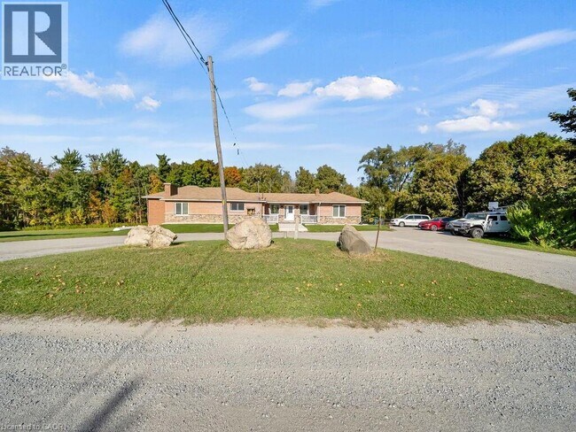 Photo du bâtiment - 12571 Regional Rd 25