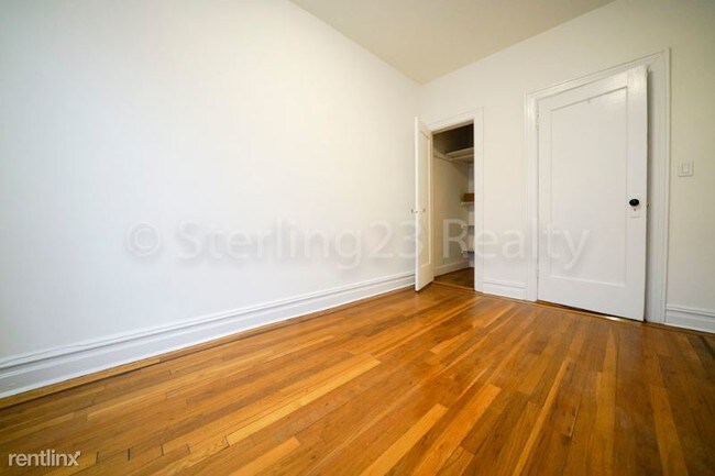 Foto del edificio - 18-25-25 Ditmars Blvd