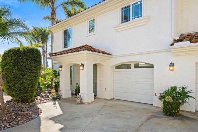Building Photo - 1302 Clarence Dr