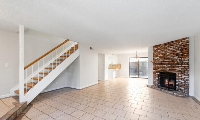 Building Photo - 4718 E Alamos Ave