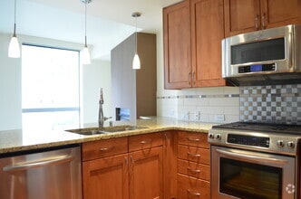 Building Photo - 10610 NE 9th Pl