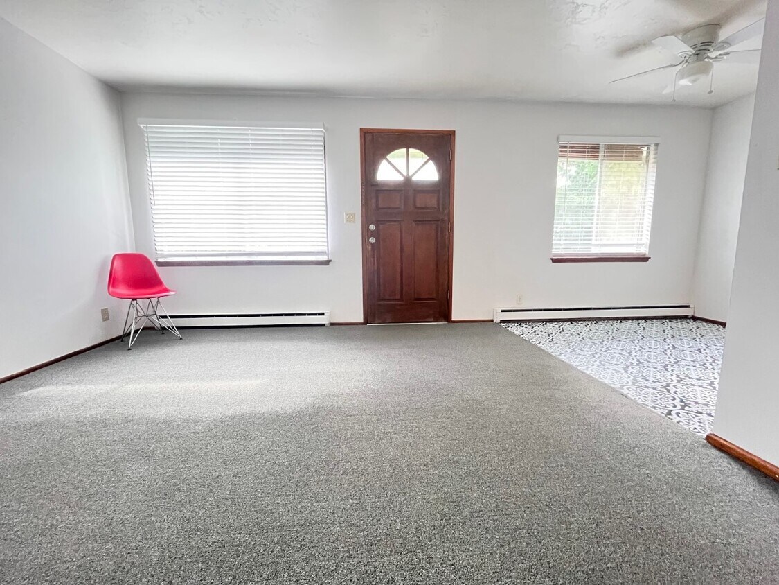 Entry Door/ Front Windows - 1634 SW 114th St (Seattle, WA)