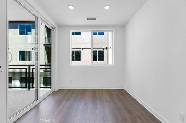 Building Photo - Priville