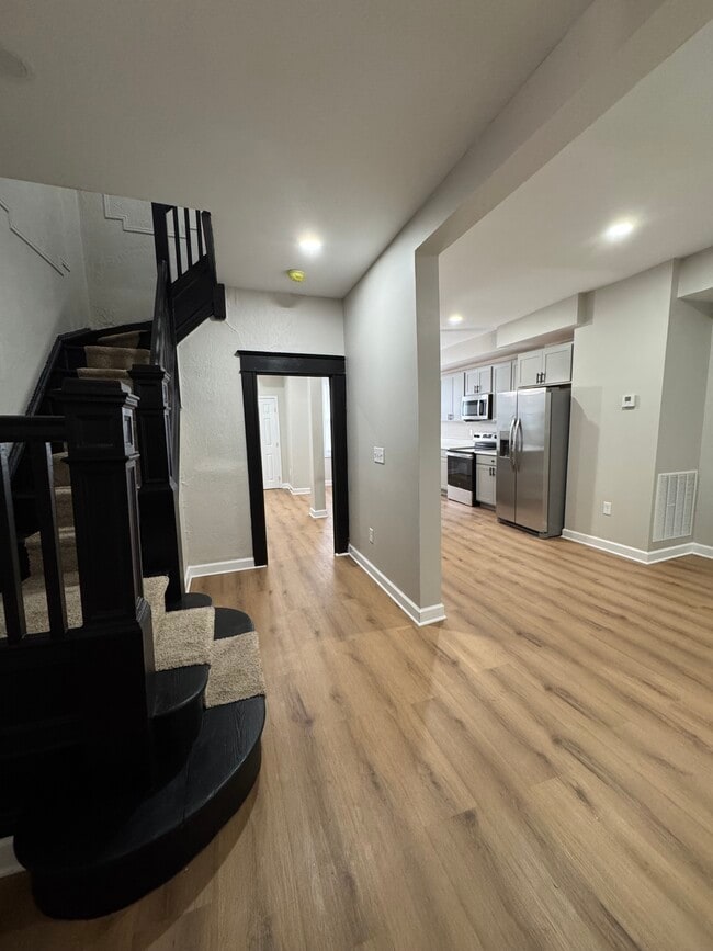 Building Photo - 2216 Whittier Ave