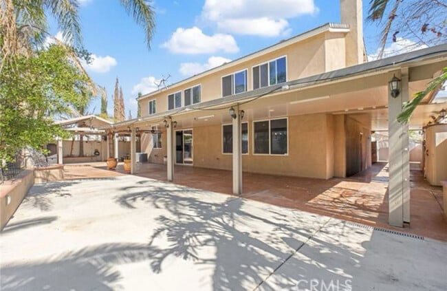 Huge backyard with patio cover - 6923 Delaware River Dr