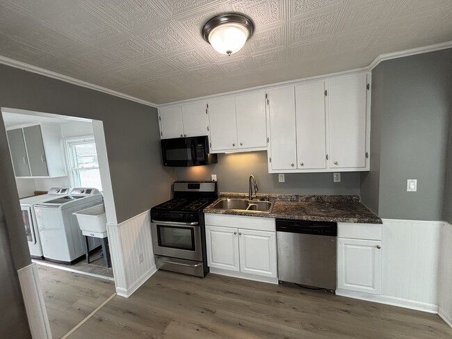 Building Photo - 19029 Victor St