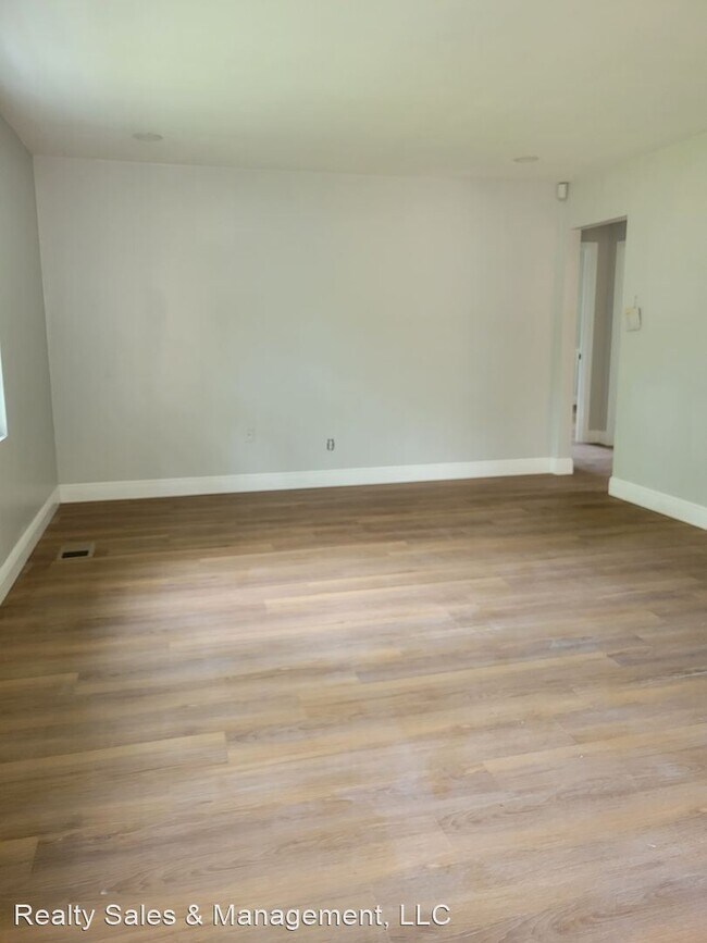 Foto del edificio - 3 br, 1 bath House - 405 Cummins Street