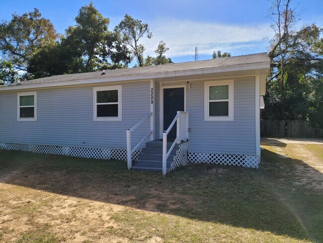 Building Photo - MOVE IN SPECIAL!! Waived $350 Cleaning Fee...